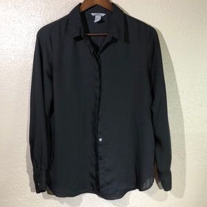 H&M BLACK BUTTON DOWN TOP SIZE 8